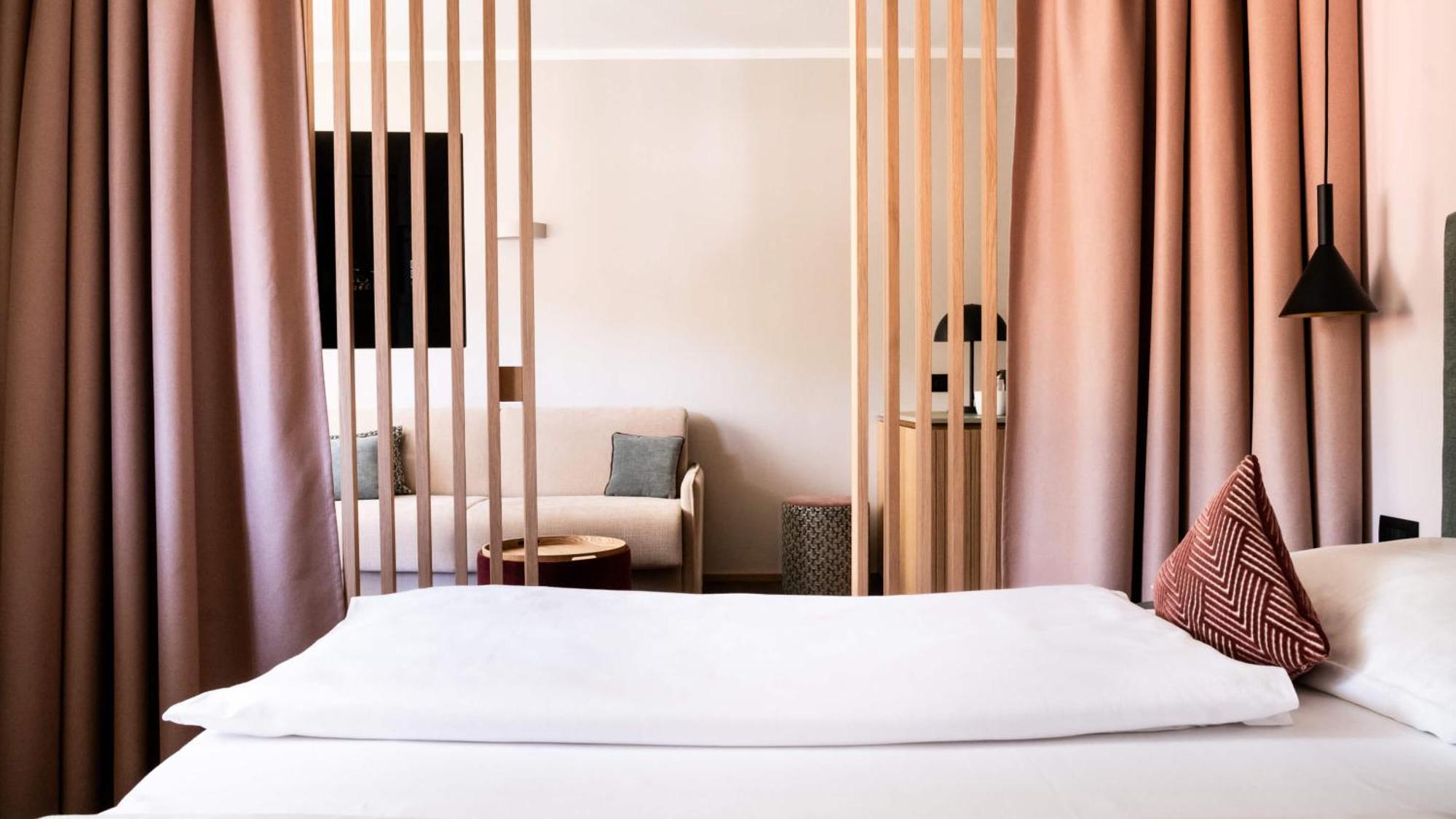 Flora Hotel & Suites Мерано Екстер'єр фото